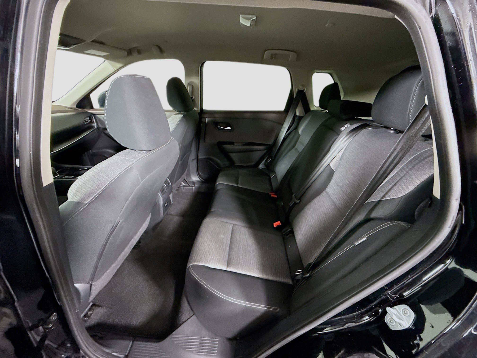 Used 2023 Nissan Rogue SV image 25