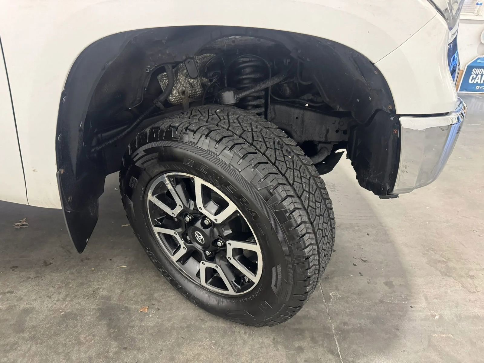 Used 2015 Toyota Tundra Limited w/ Limited Premium Package AWD/4WD image 18