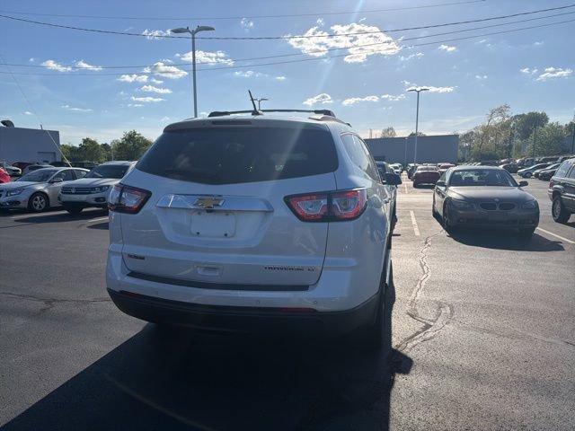 Used 2016 Chevrolet Traverse LT w/ Style and Technology Package FWD image 8
