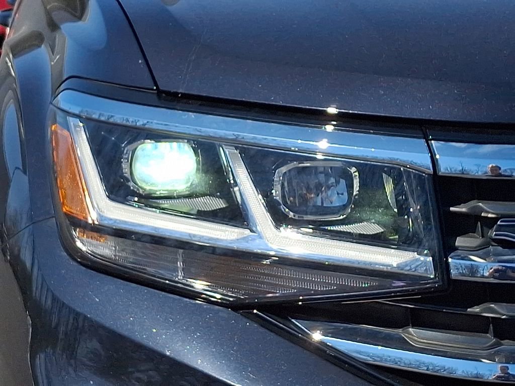 Used 2022 Volkswagen Atlas SEL Premium image 9