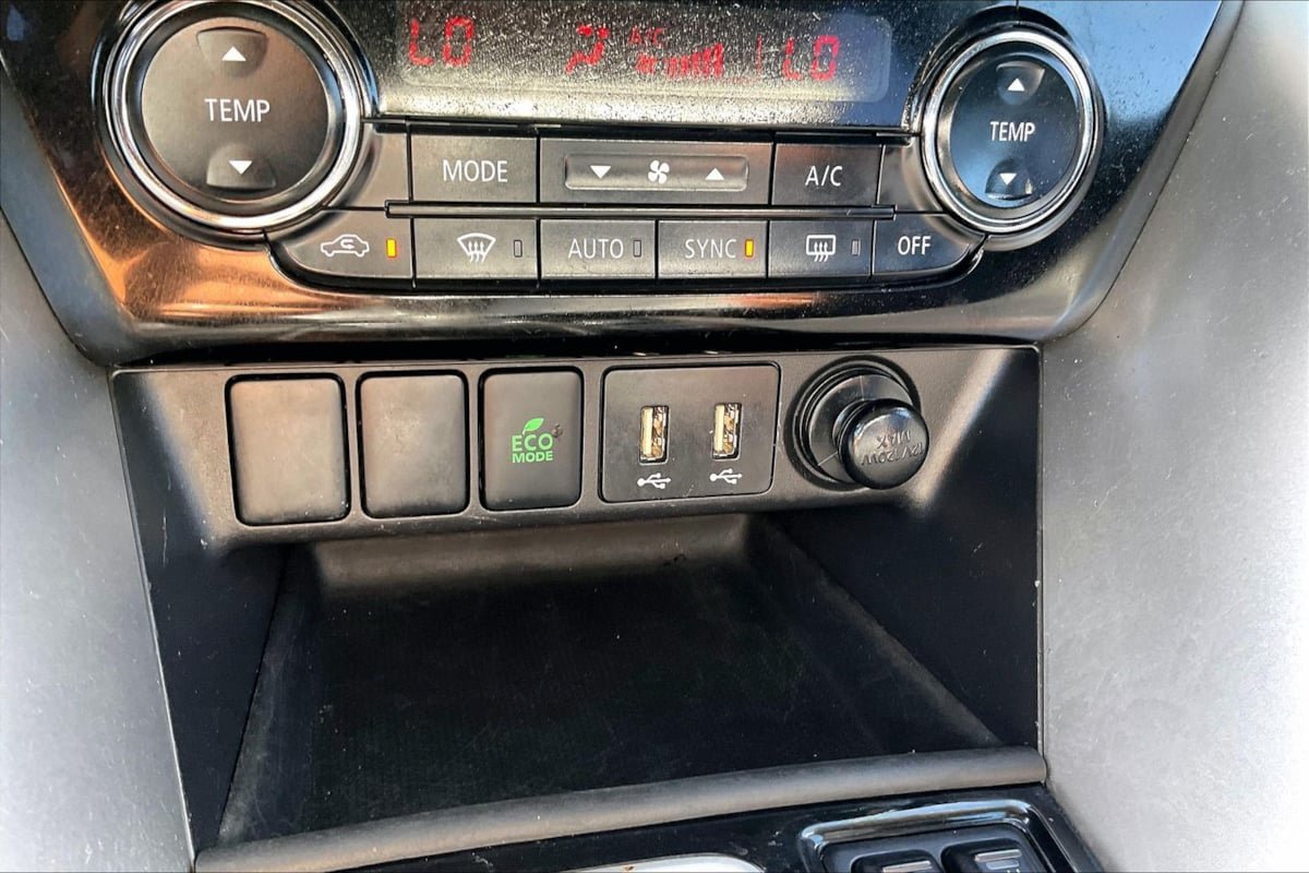 Used 2025 Mitsubishi Eclipse Cross AWD image 28
