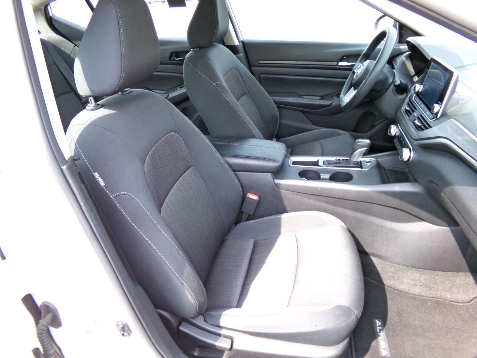Used 2025 Nissan Altima 2.5 SV FWD image 15