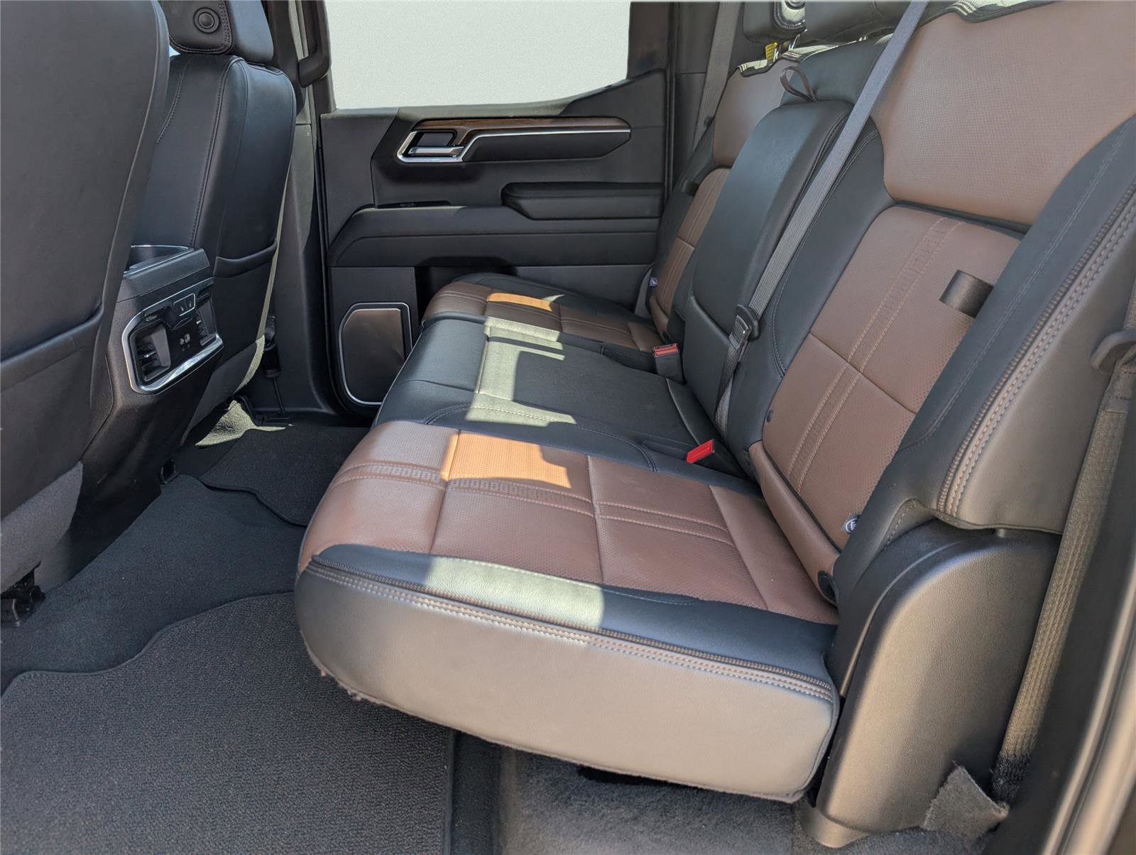 Used 2025 Chevrolet Silverado 1500 High Country w/ Technology Package AWD/4WD image 34