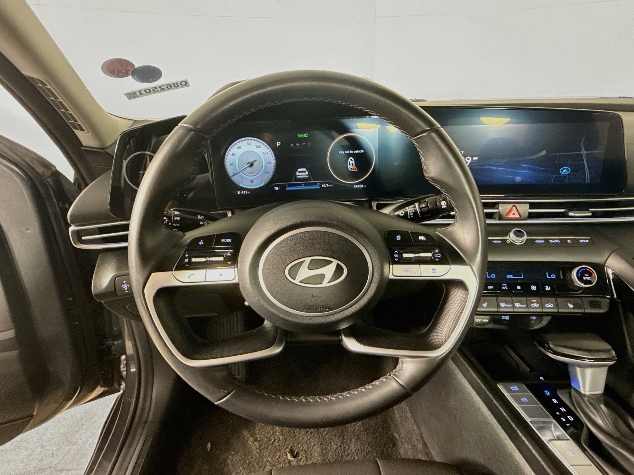 Used 2025 Hyundai Elantra SEL FWD image 11