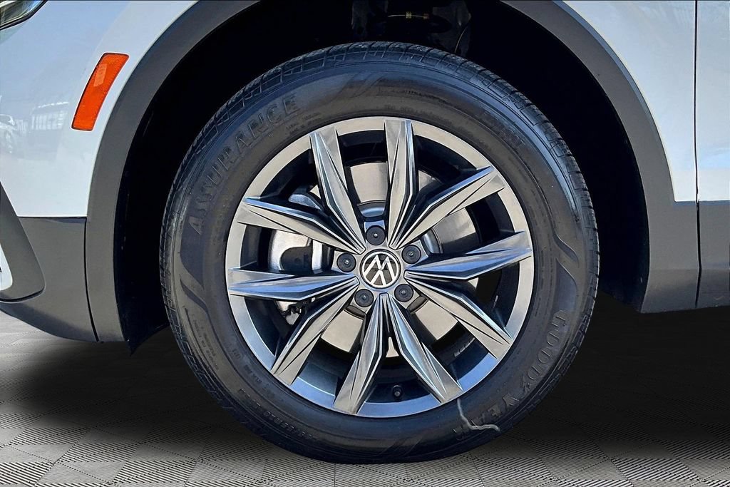 Used 2023 Volkswagen Tiguan SE FWD image 32