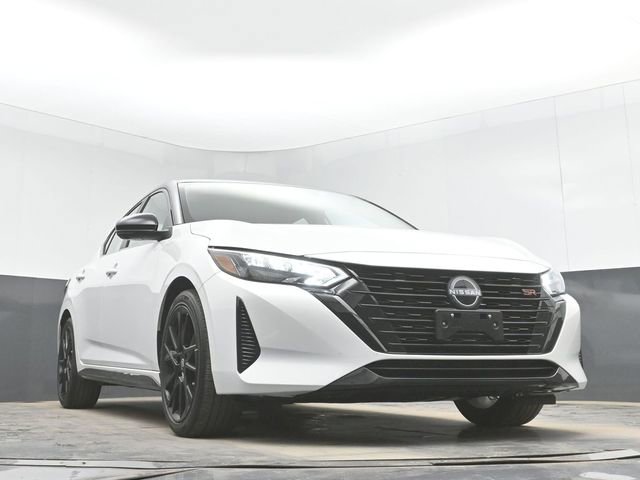 Used 2025 Nissan Sentra SR w/ SR Premium Package image 39
