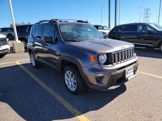 Used 2020 Jeep Renegade Sport w/ Sport Appearance Group AWD/4WD image 3