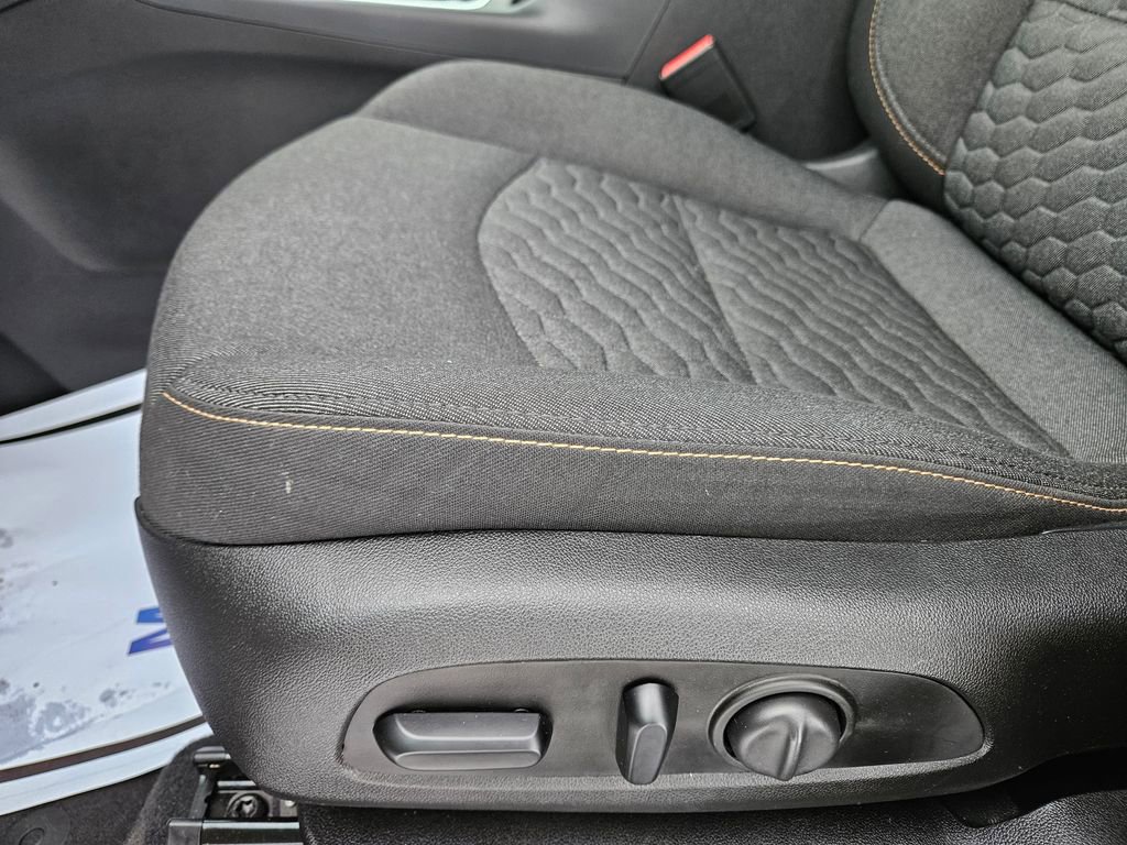 Used 2021 Chevrolet Equinox LT image 24