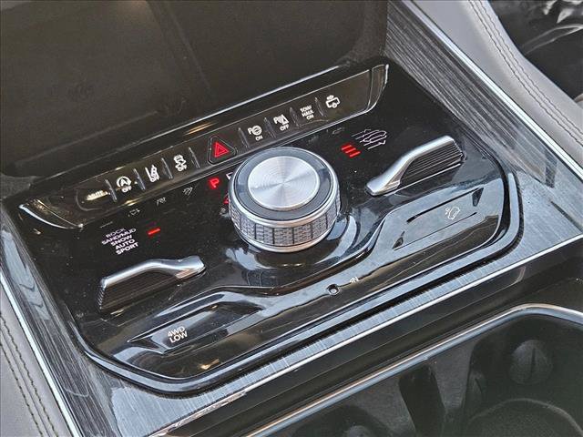 Used 2022 Jeep Wagoneer Series III w/ Premium Group I AWD/4WD image 16