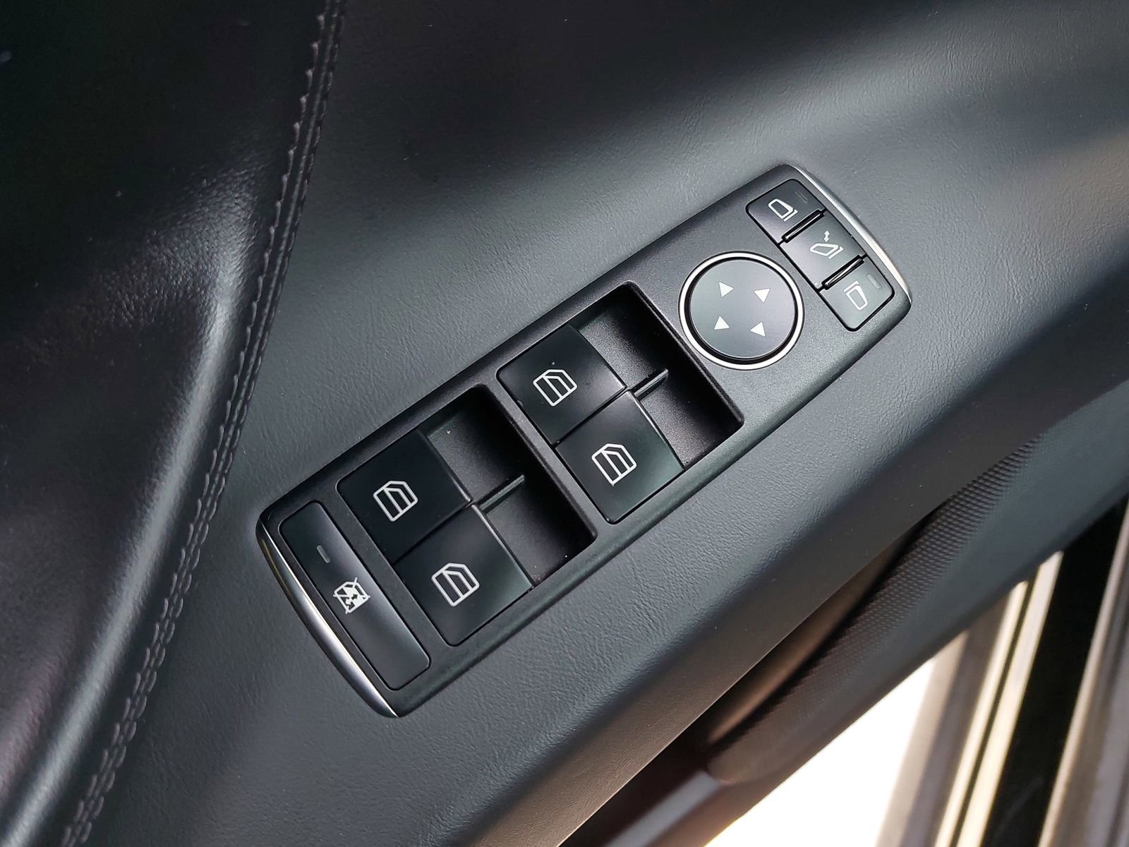 Used 2017 Tesla Model X 75D image 27