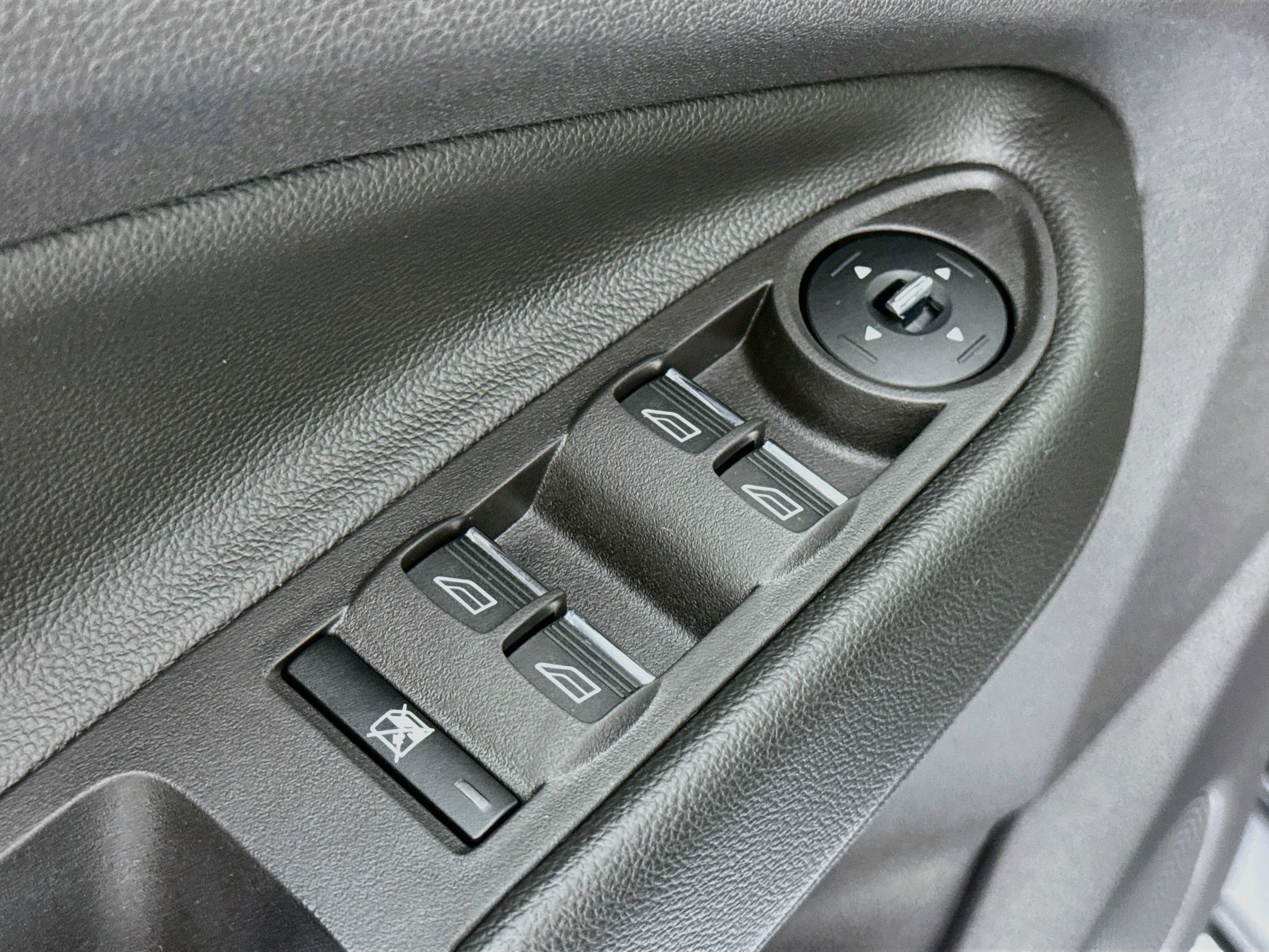 Used 2013 Ford Escape Titanium w/ Parking Technology Pkg FWD image 17