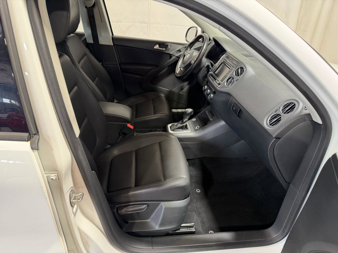 Used 2017 Volkswagen Tiguan S FWD image 12