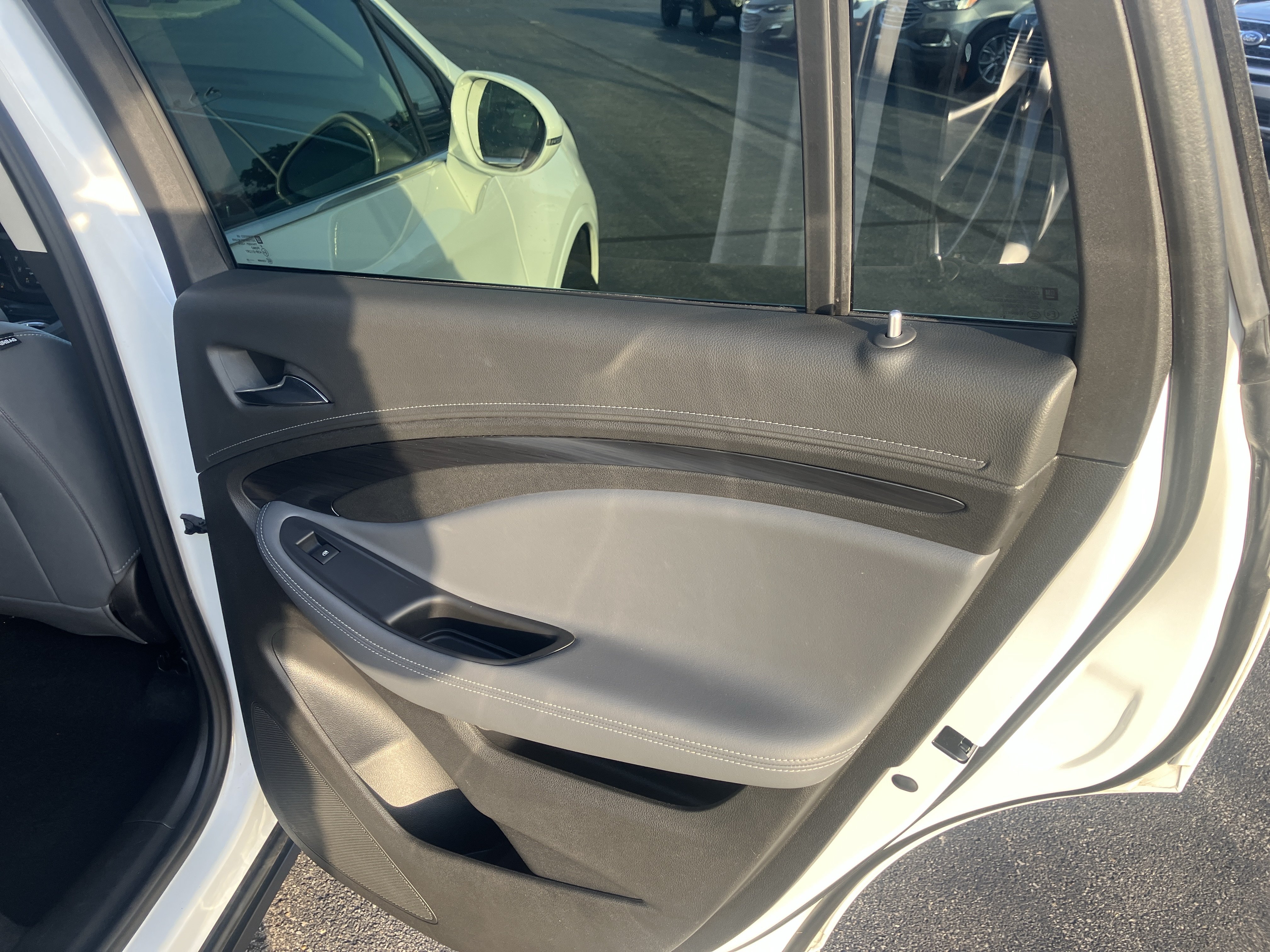 Used 2020 Buick Envision Essence w/ Experience Buick Package AWD/4WD image 10
