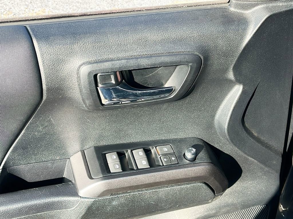 Used 2023 Toyota Tacoma TRD Off-Road w/ Technology Package image 17