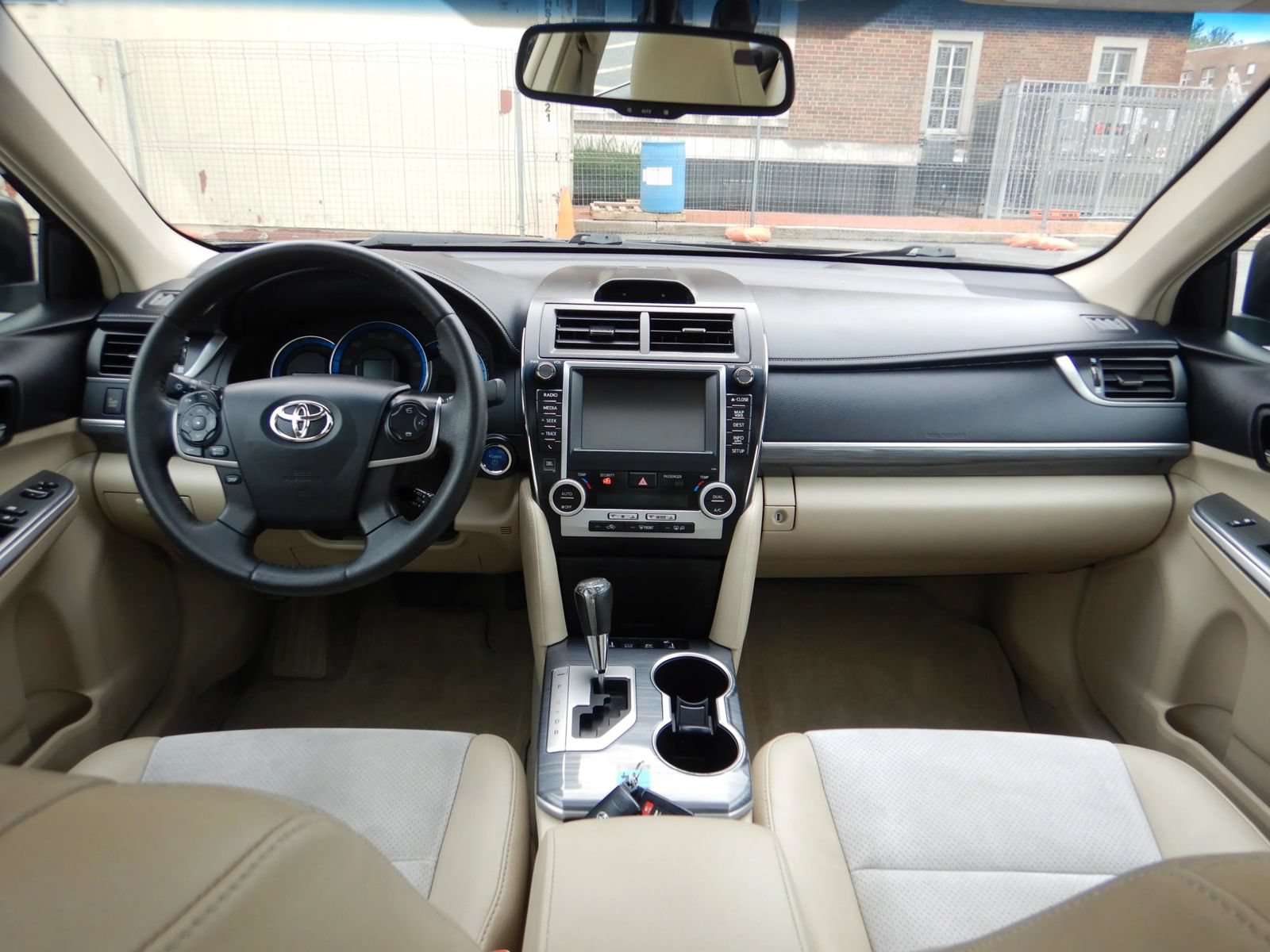 Used 2012 Toyota Camry XLE w/ Leather Pkg FWD image 27