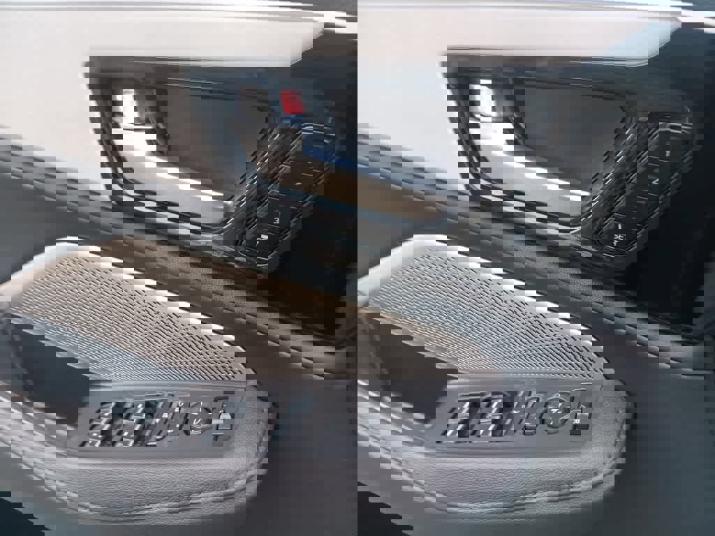 Used 2023 Acura MDX SH-AWD image 16