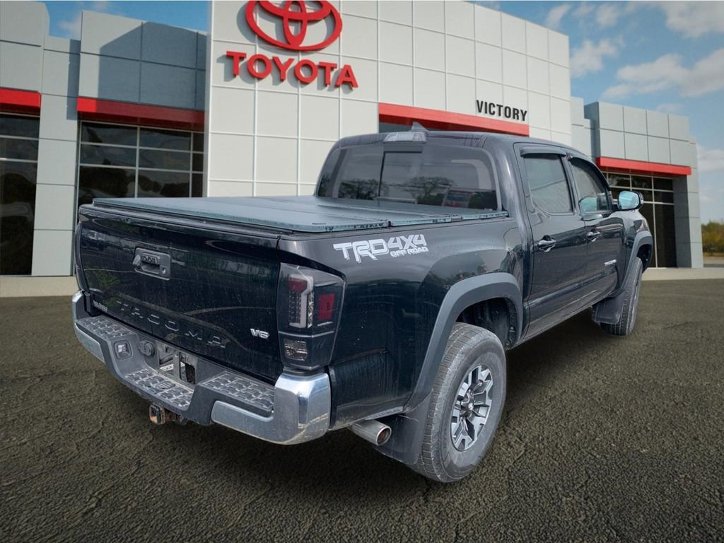Used 2019 Toyota Tacoma TRD Off-Road w/ Four Season Floor Mat Package AWD/4WD image 2