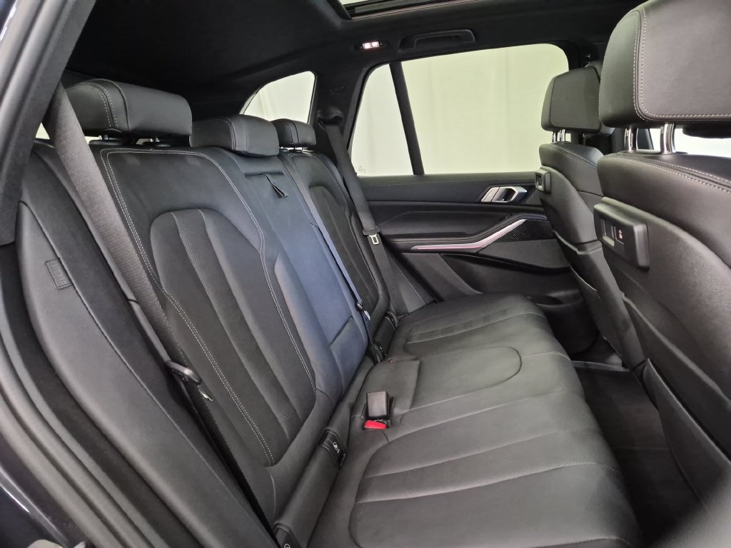 Used 2021 BMW X5 M50i AWD/4WD image 33