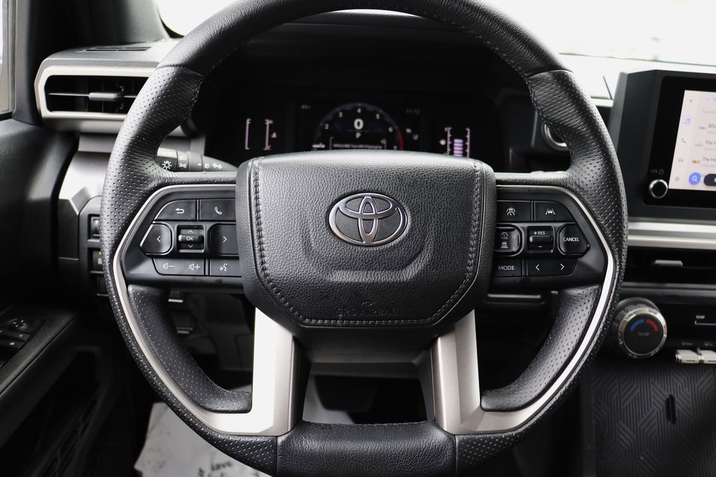 Used 2025 Toyota 4Runner SR5 AWD/4WD image 12