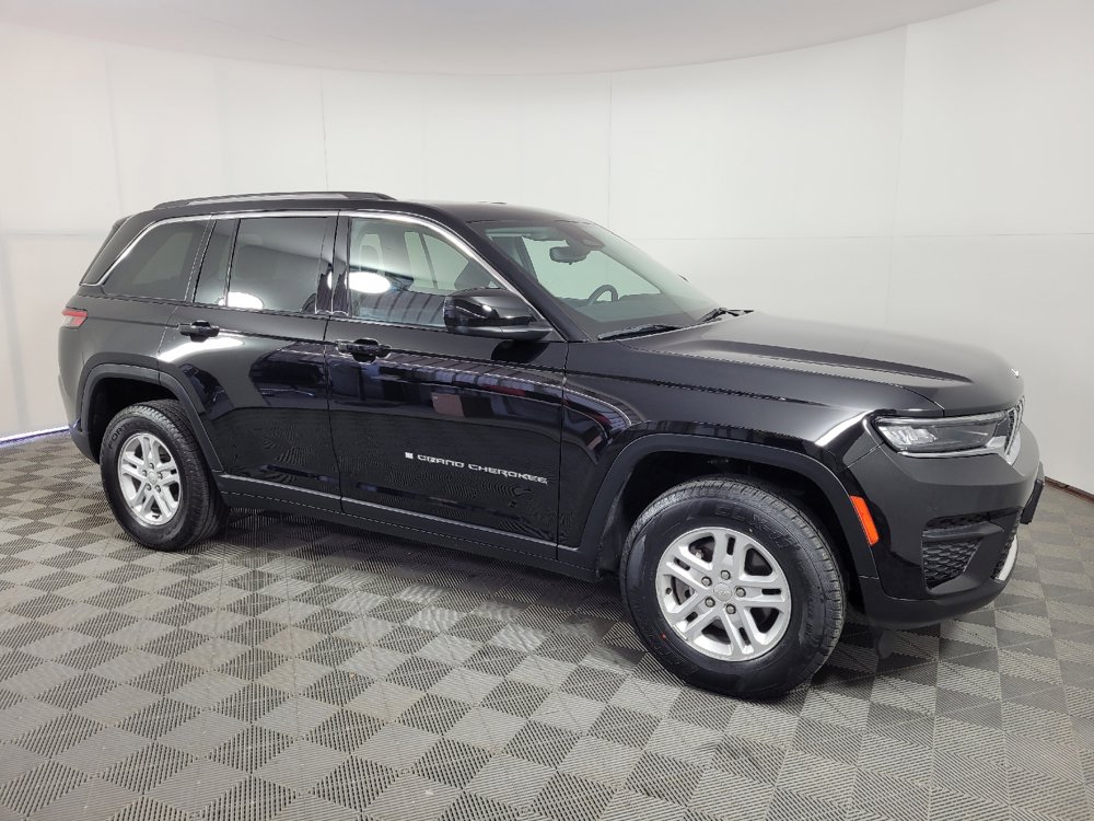Used 2023 Jeep Grand Cherokee Laredo AWD/4WD image 11