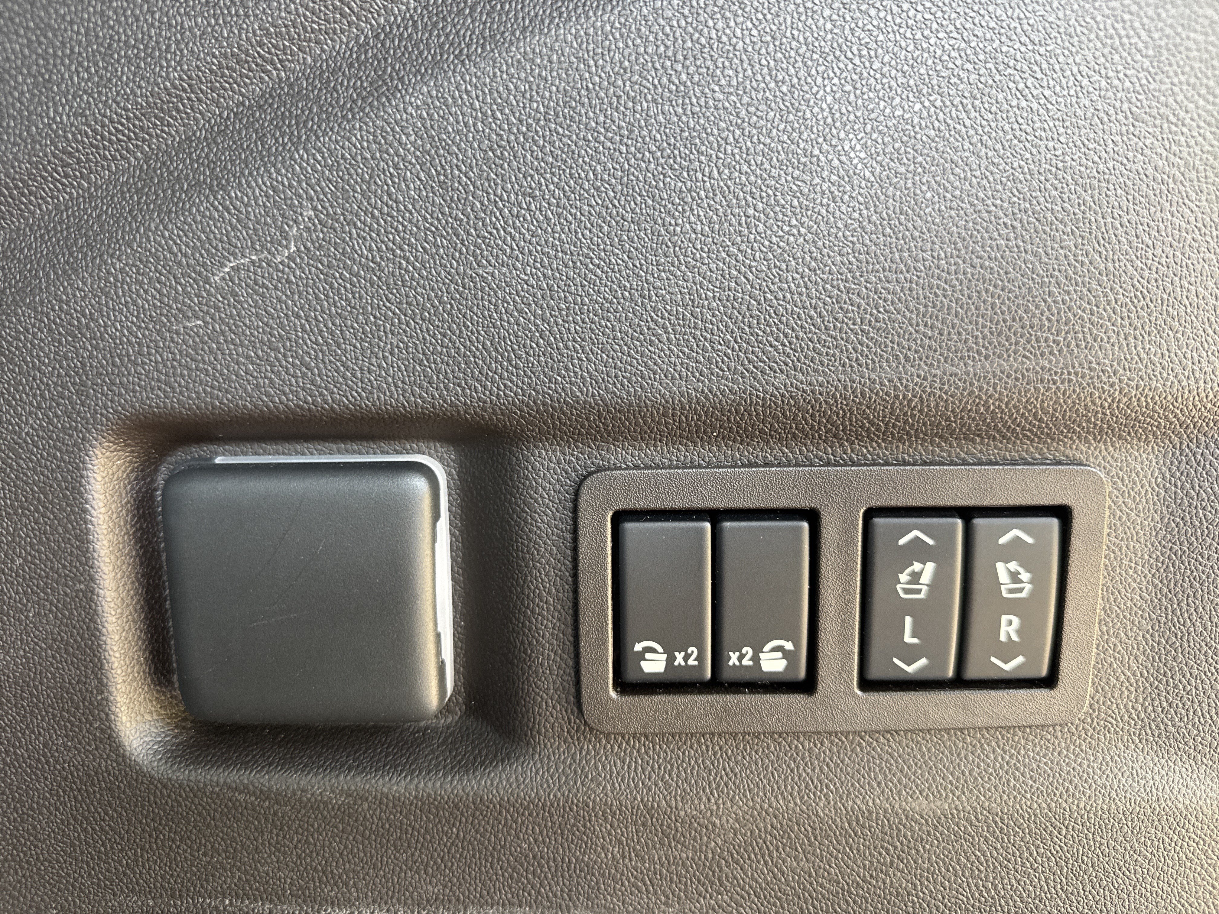 Used 2024 Chevrolet Tahoe Z71 w/ Luxury Package AWD/4WD image 38