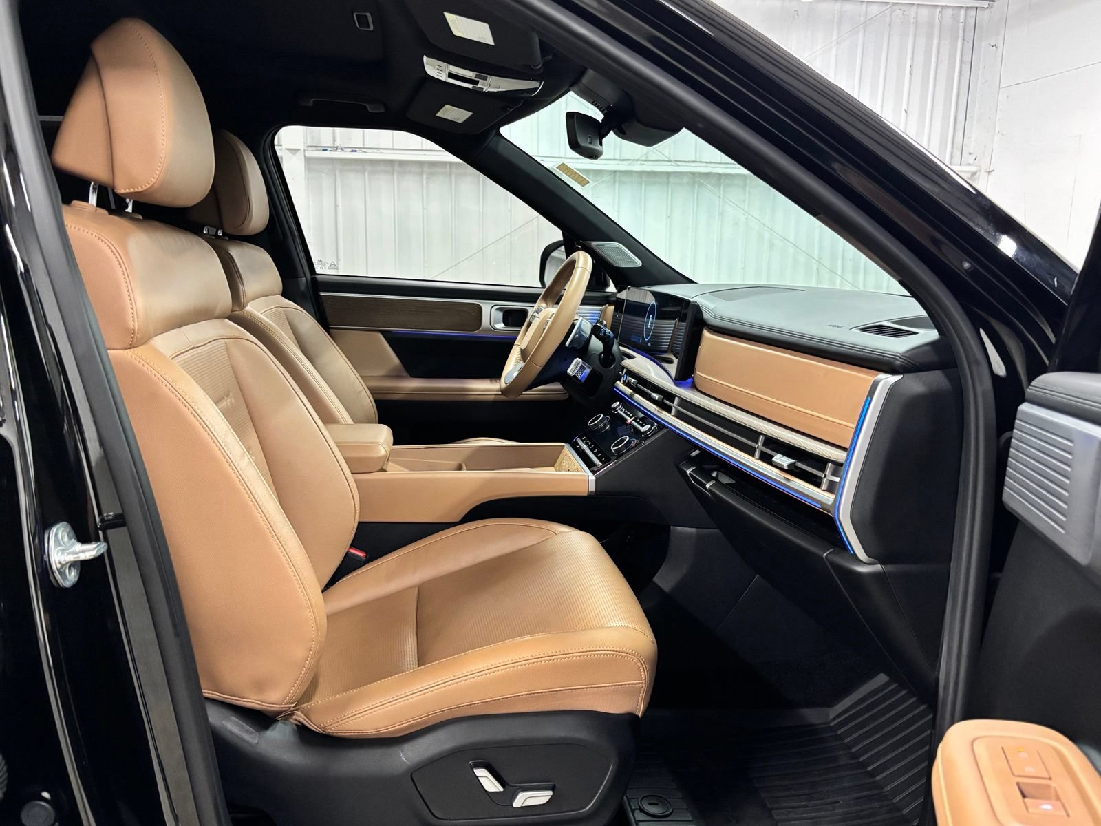 Used 2025 Hyundai Santa Fe Limited FWD image 21