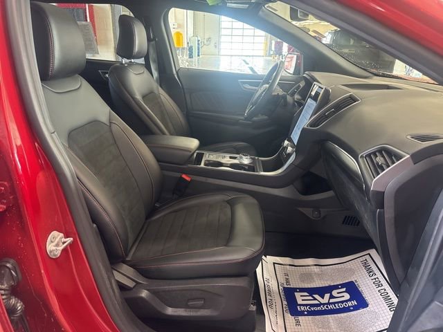 Used 2024 Ford Edge ST-Line w/ Class II Trailer Tow Package image 17