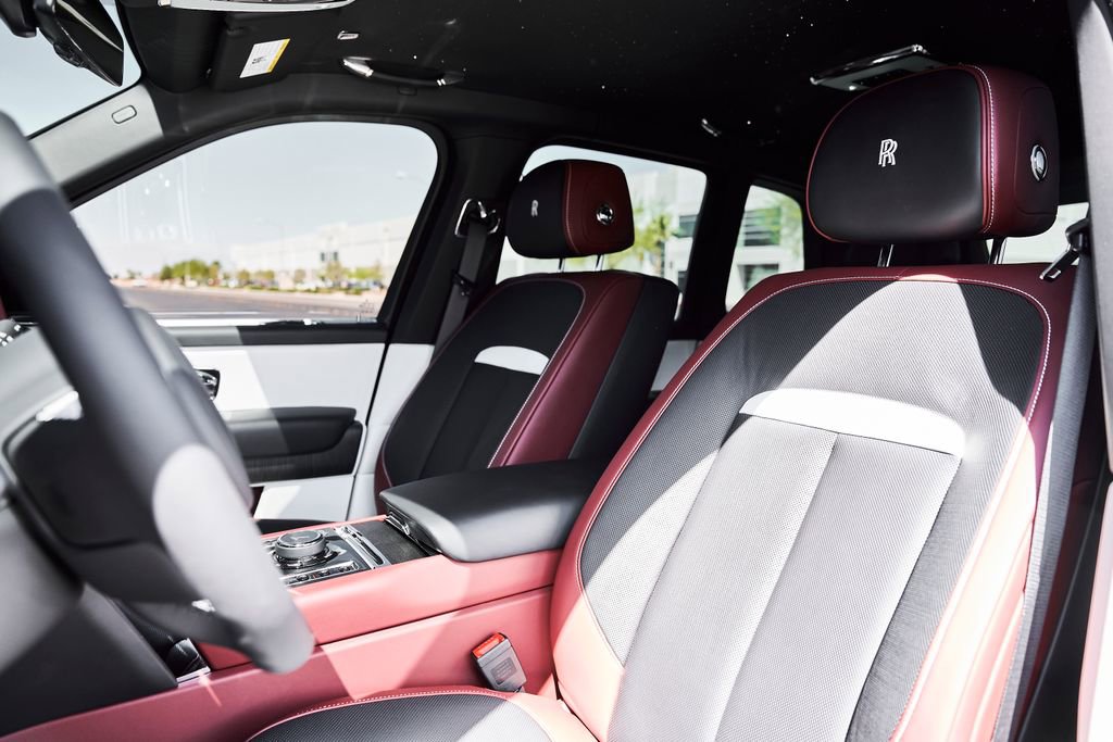 Used 2026 Rolls-Royce Cullinan image 49