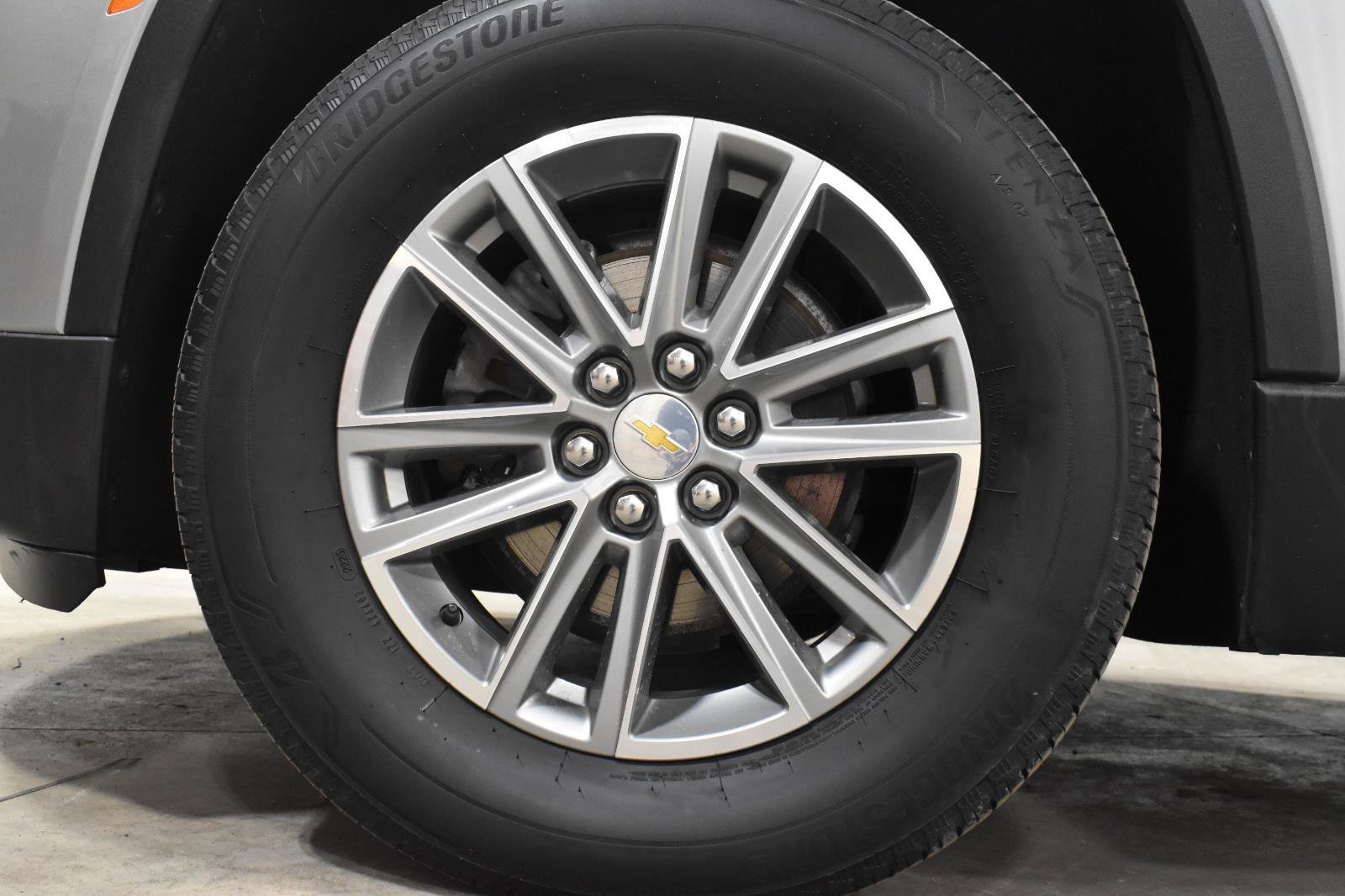 Used 2023 Chevrolet Traverse LT FWD image 36
