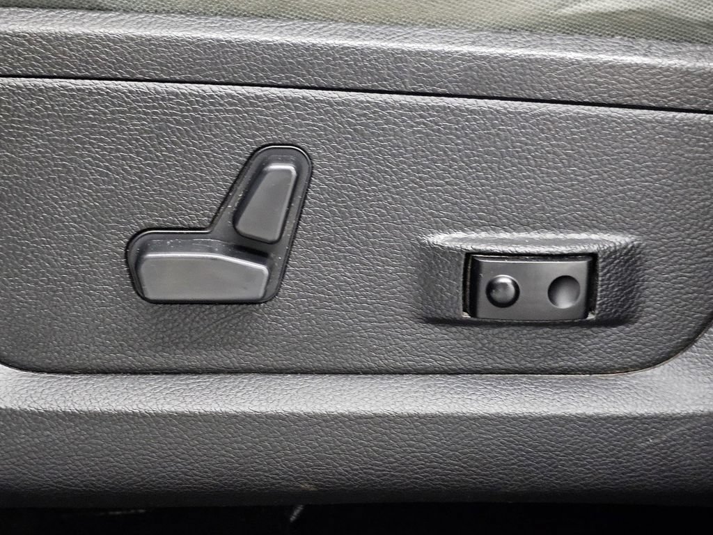 Used 2015 RAM 1500 Big Horn AWD/4WD image 36