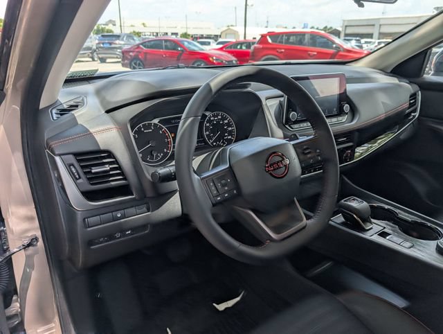 Used 2025 Nissan Rogue SV AWD/4WD image 32