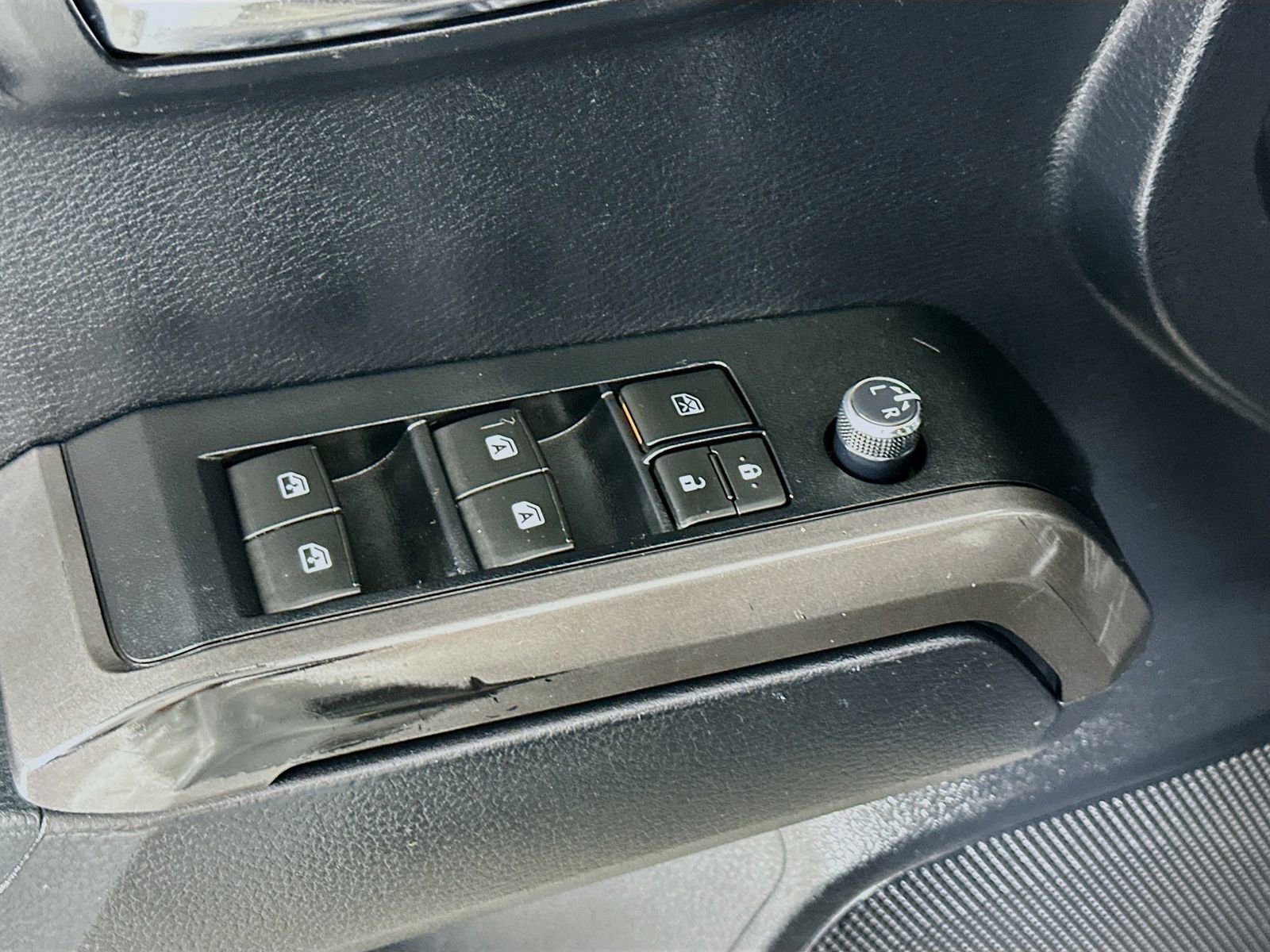 Used 2018 Toyota Tacoma TRD Sport AWD/4WD image 18