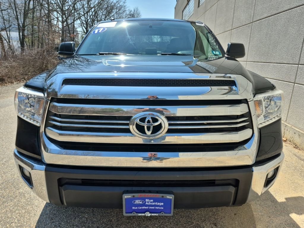 Used 2017 Toyota Tundra SR5 w/ SR5 Upgrade Package image 3