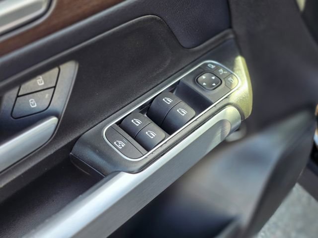 Used 2021 Mercedes-Benz GLB 250 4MATIC w/ Premium Package image 21