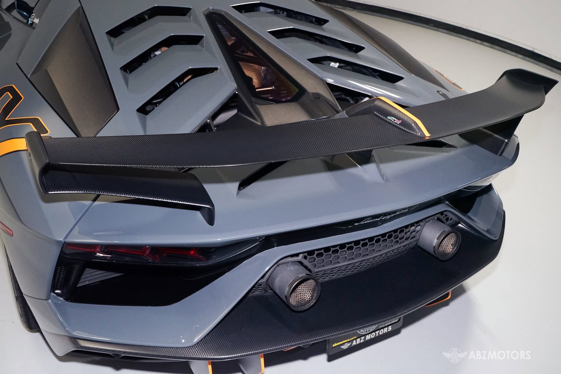 Used 2019 Lamborghini Aventador SVJ AWD/4WD image 11