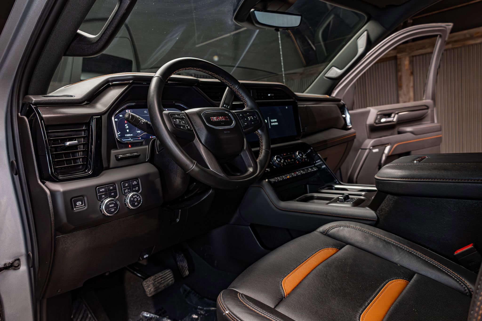 Used 2025 GMC Sierra 3500 AT4 w/ AT4 Premium Plus Package image 16