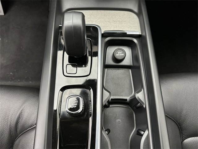 Used 2025 Volvo XC60 B5 Plus image 20