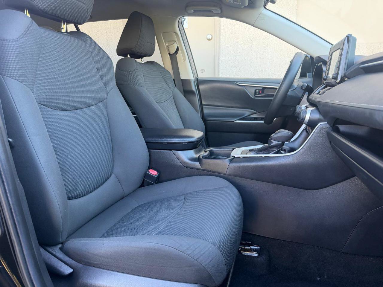 Used 2020 Toyota RAV4 LE FWD image 16