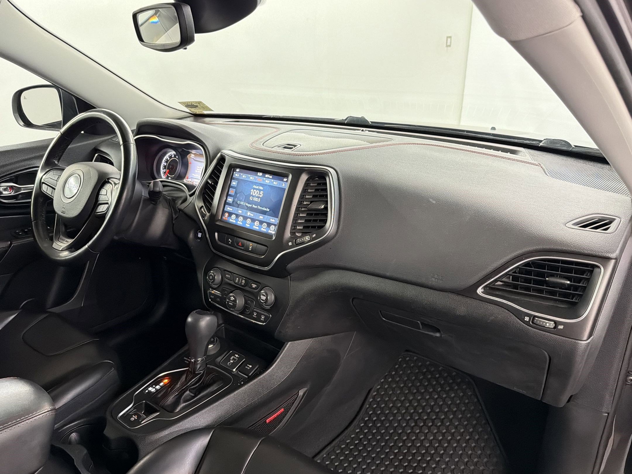 Used 2021 Jeep Cherokee Trailhawk w/ Trailer Tow Group AWD/4WD image 35
