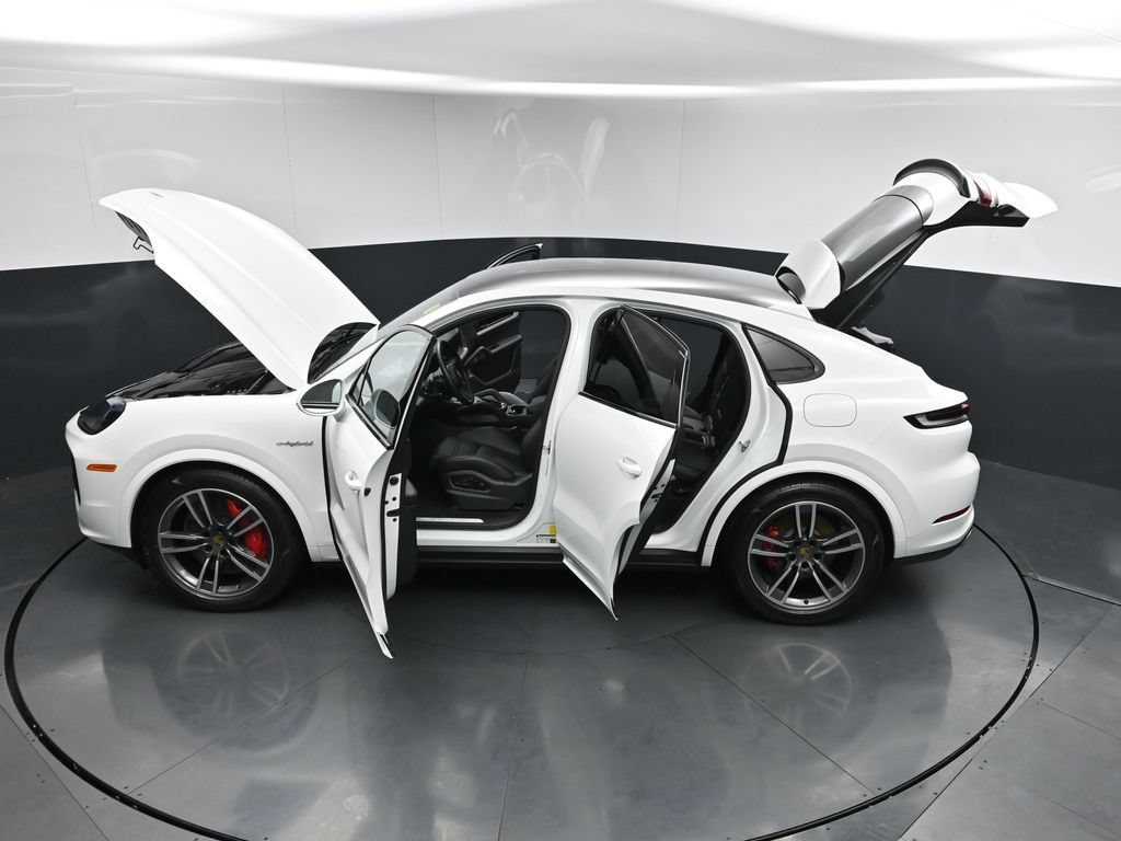 Used 2024 Porsche Cayenne Turbo AWD/4WD image 32