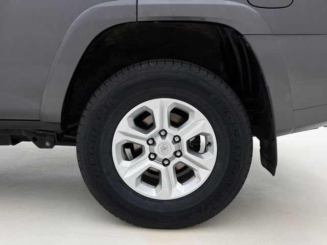 Used 2023 Toyota 4Runner SR5 Premium w/ Moonroof Package RWD image 27