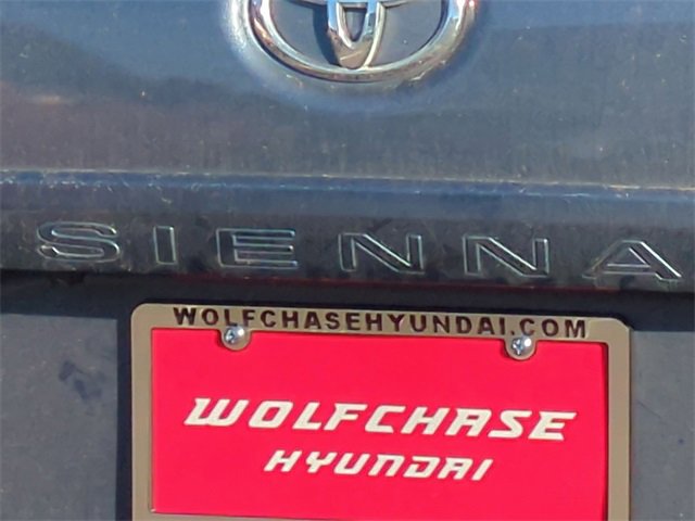 Used 2017 Toyota Sienna L image 8
