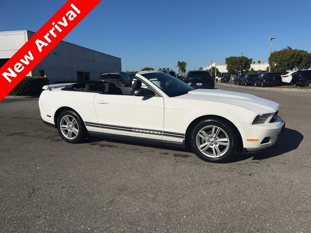Used 2010 Ford Mustang Convertible image 8