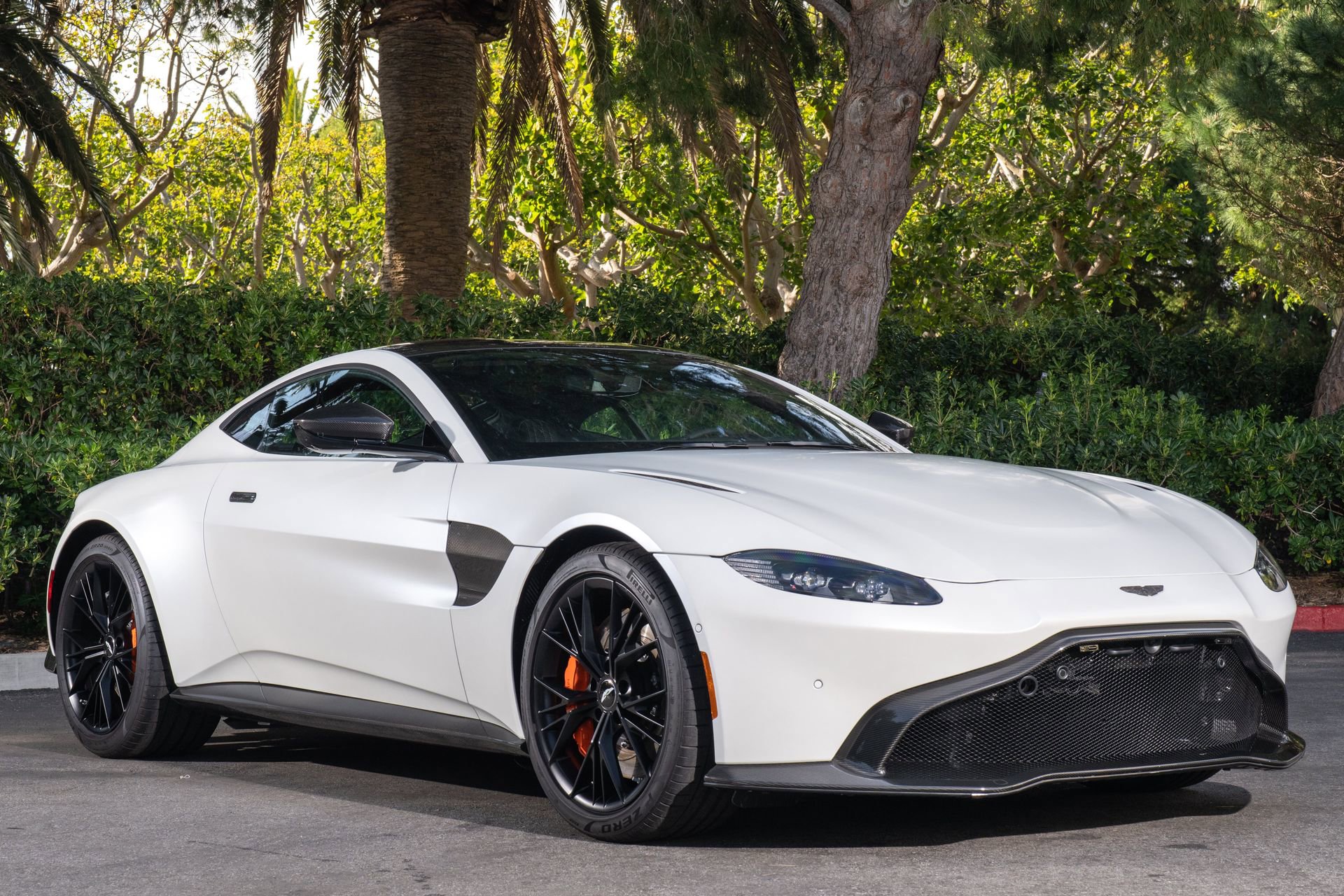 Used 2021 Aston Martin V8 Vantage Coupe image 1