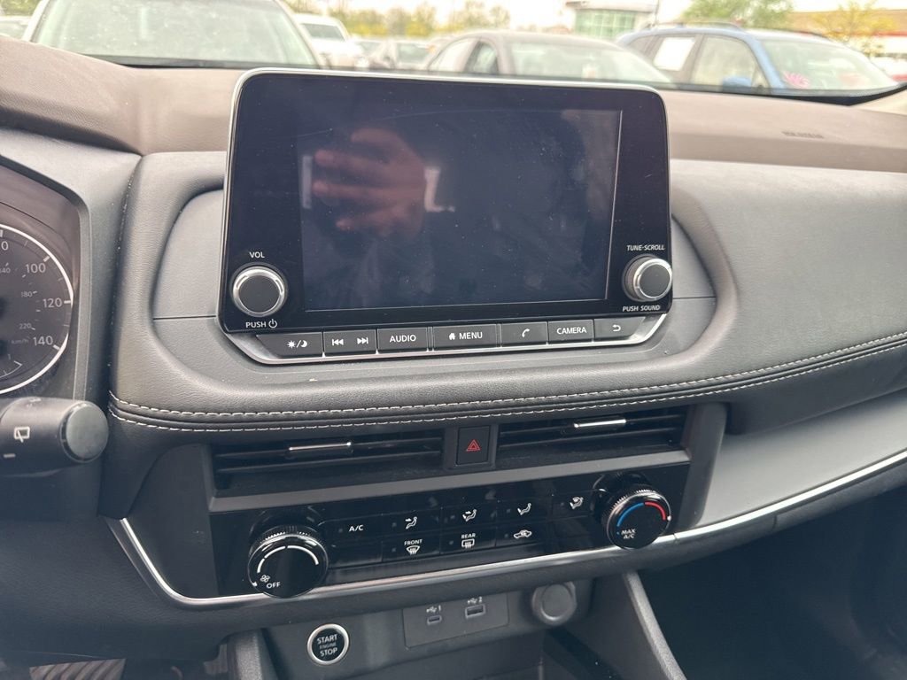 Used 2023 Nissan Rogue S image 8