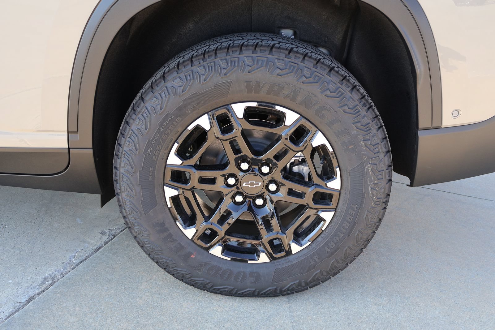 New 2027 Chevrolet Traverse Z71 w/ Enhanced Driving Package AWD/4WD image 6