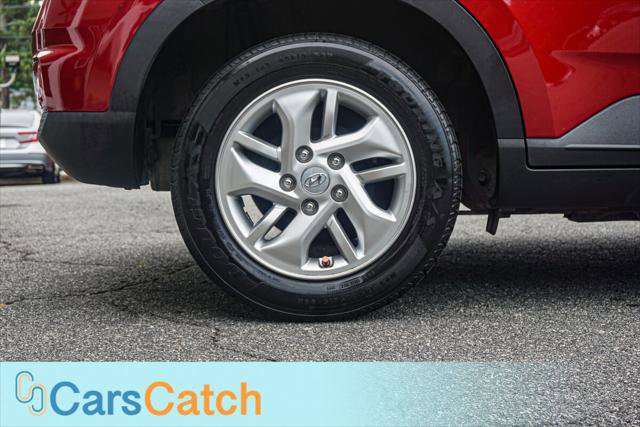 Used 2021 Hyundai Venue SE FWD image 16