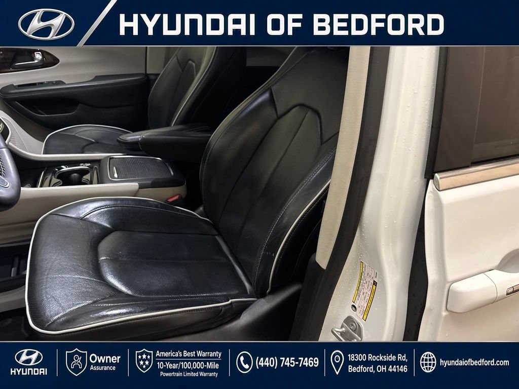 Used 2023 Chrysler Pacifica Limited FWD image 18