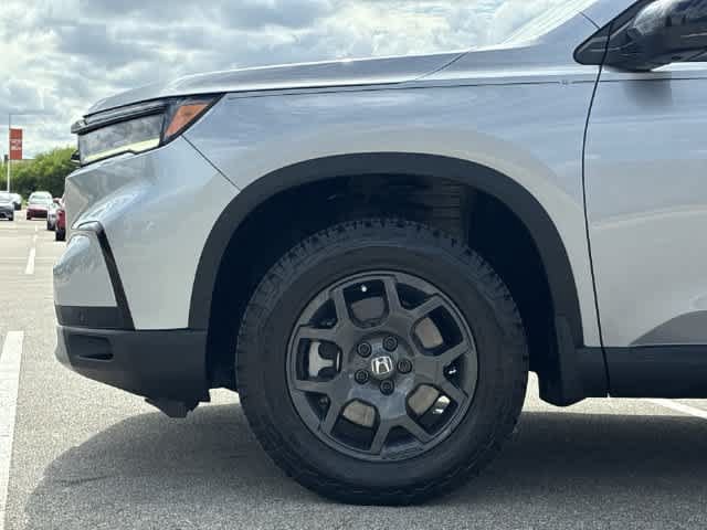 Certified 2025 Honda Pilot TrailSport image 14