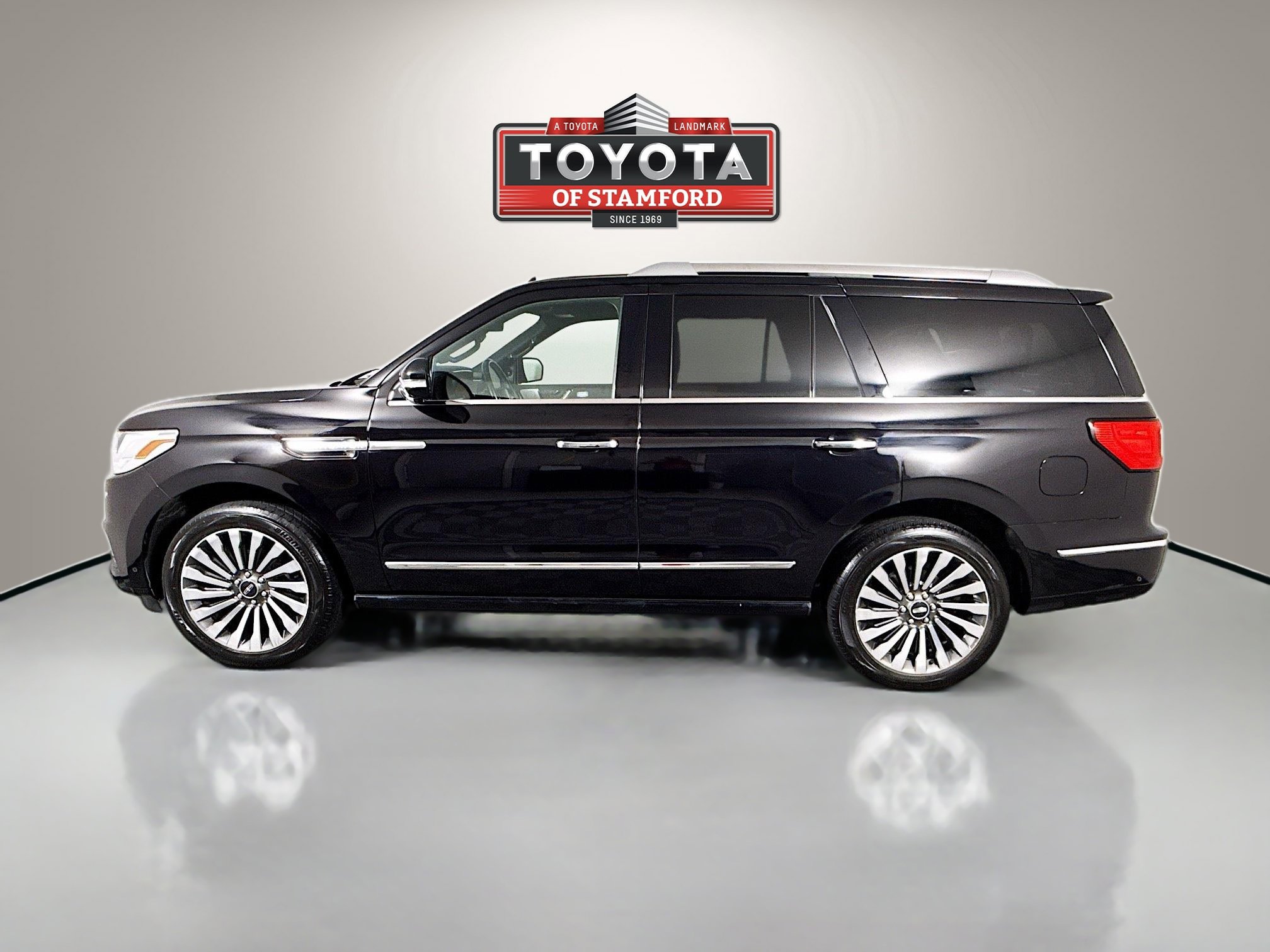 Used 2019 Lincoln Navigator Reserve AWD/4WD image 4